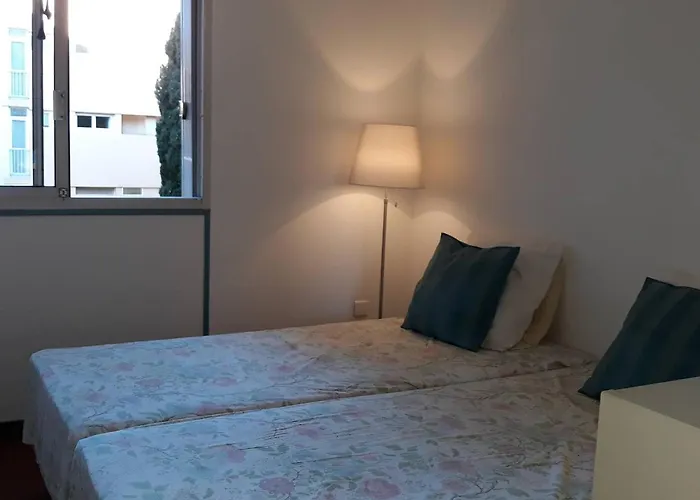 Spacieux Avec Piscine Et Parking Pres De La - Fr-1-251-906 * 勒拉旺杜