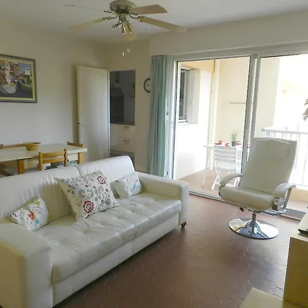 Spacieux Avec Piscine Et Parking Pres De La - Fr-1-251-906 *