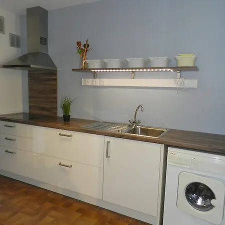 Spacieux Avec Piscine Et Parking Pres De La - Fr-1-251-906 Apartment