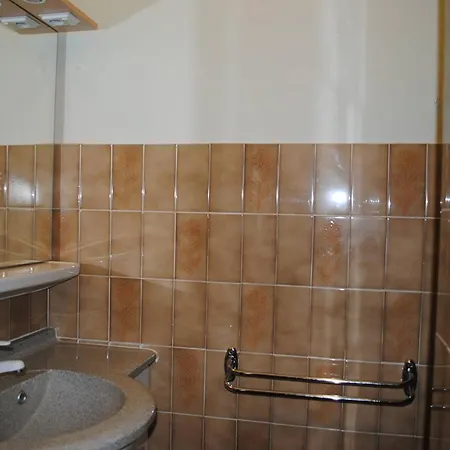 Spacieux Avec Piscine Et Parking Pres De La * Ле-Лаванду