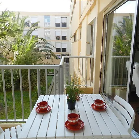 Spacieux Avec Piscine Et Parking Pres De La - Fr-1-251-906 Apartment