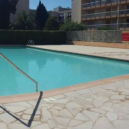 Spacieux Avec Piscine Et Parking Pres De La Ле-Лаванду