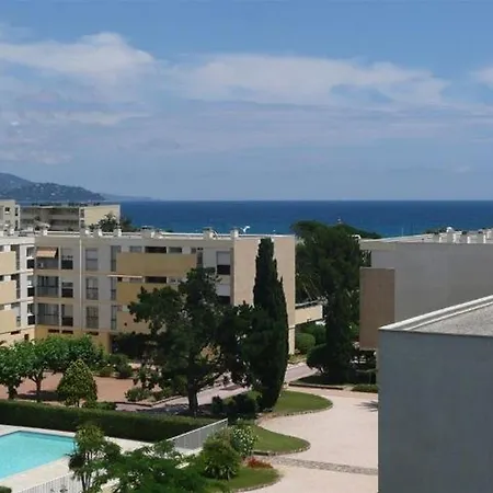 Апартаменти Spacieux Avec Piscine Et Parking Pres De La