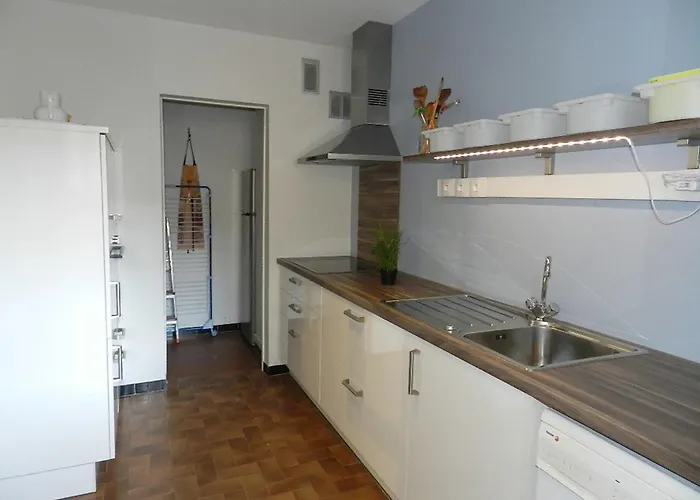 Spacieux Avec Piscine Et Parking Près De La - Fr-1-251-906 Appartement Le Lavandou