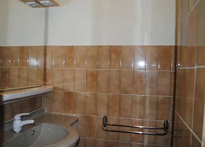 Spacieux Avec Piscine Et Parking Près De La - Fr-1-251-906 * Le Lavandou